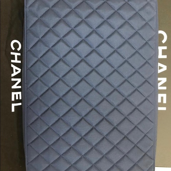 Chanel clutch dark cc logo blue quilted laptop bag - Picture 6 of 8